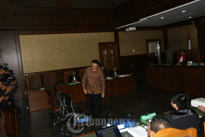 Ahok Memberikan Kesaksian Sidang Kasus UPS