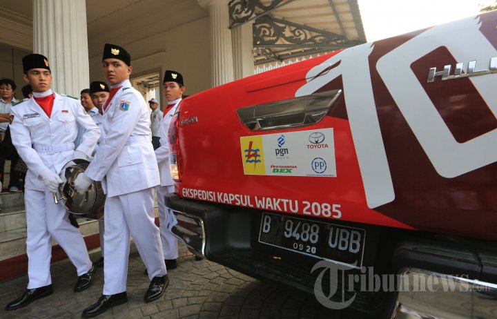 Ahok Sambut Kapsul Waktu