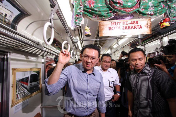 Ahok Tinjau Kereta Tematik Edisi Museum