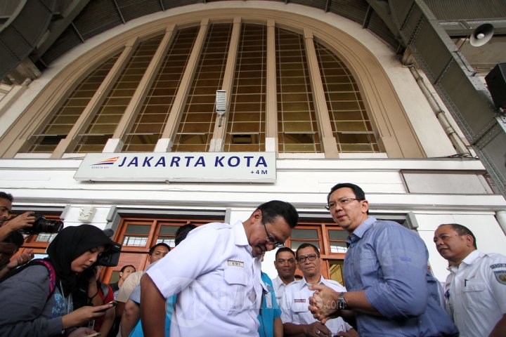 Ahok Tinjau Kereta Tematik Edisi Museum