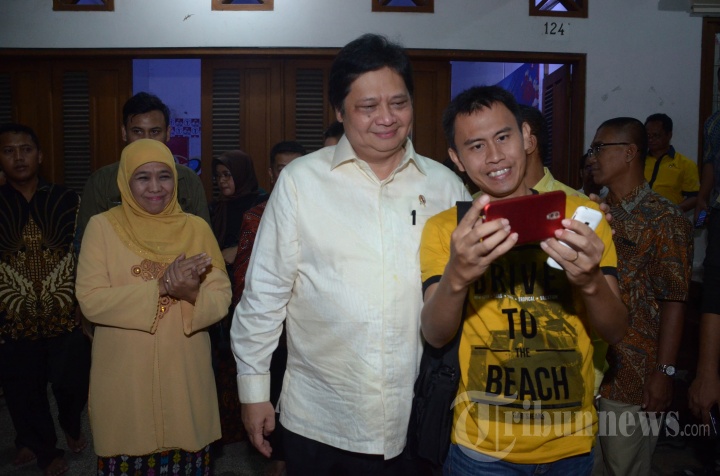 Airlangga Hartarto Kunjungi Khofifah Indar Parawansa
