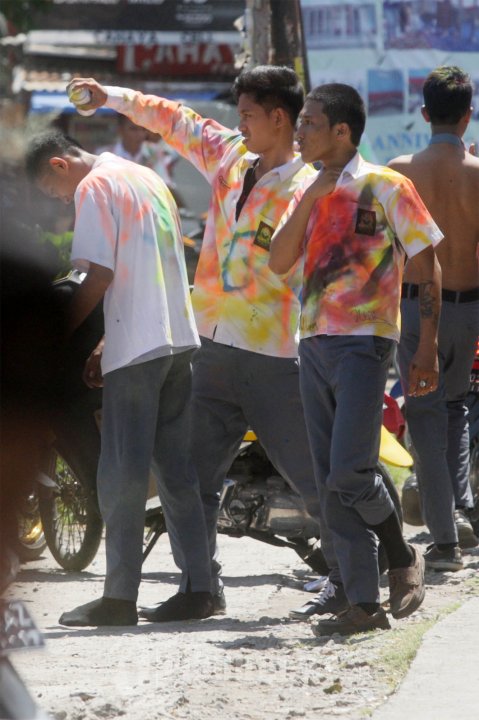 Aksi Corat-Coret Seragam SMA Makassar Usai UN