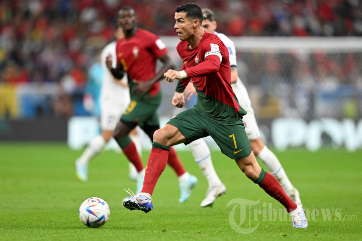 Aksi Cristiano Ronaldo Menerobos Pertahanan Uruguay