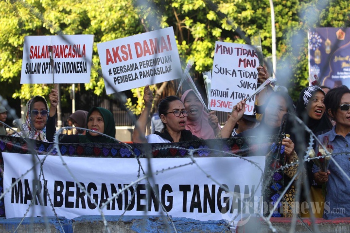Aksi Damai di Depan KPU