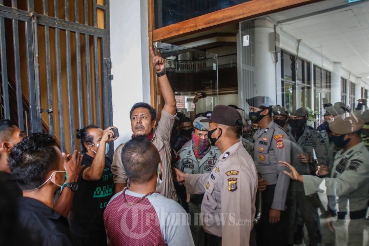 Aksi Damai Geram Gugat PLT Gubernur Aceh