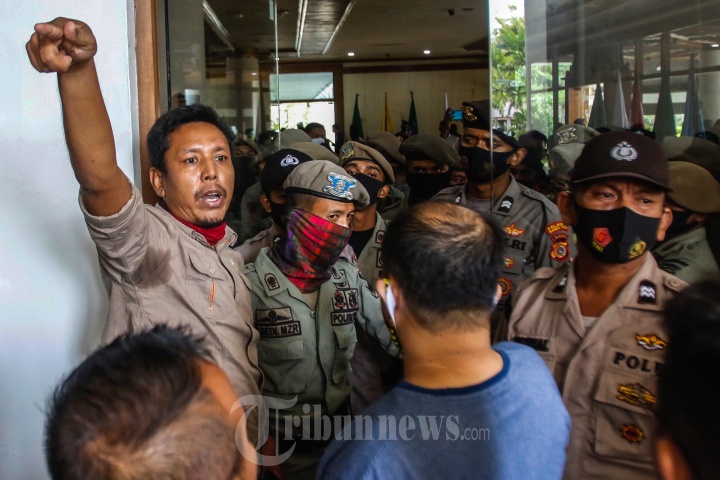 Aksi Damai Geram Gugat PLT Gubernur Aceh