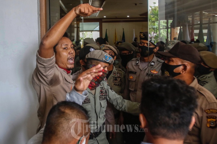 Aksi Damai Geram Gugat PLT Gubernur Aceh