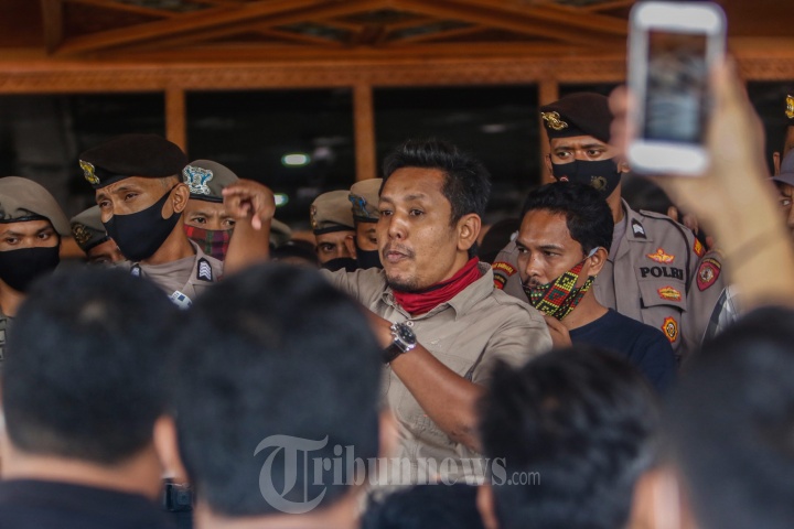 Aksi Damai Geram Gugat PLT Gubernur Aceh