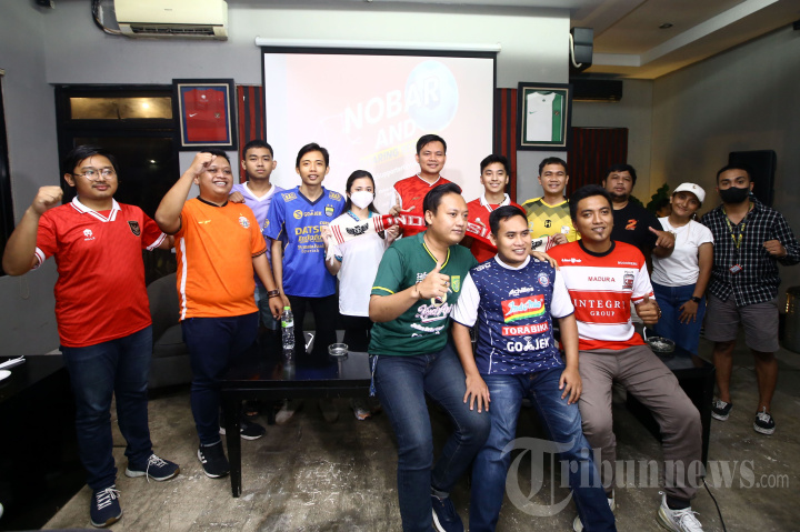 Aksi Damai Suporter Klub Sepak Bola Indonesia