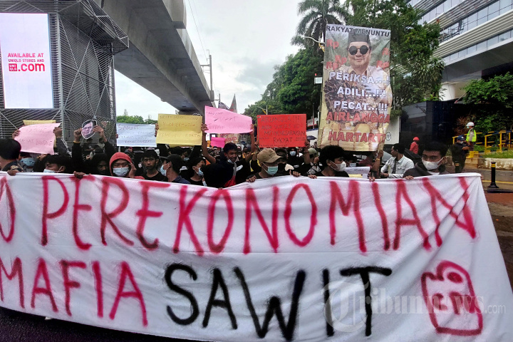 Aksi Dukung Pengungkapan Kenaikan Harga Minyak