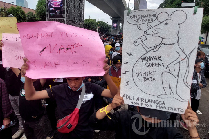 Aksi Dukung Pengungkapan Kenaikan Harga Minyak