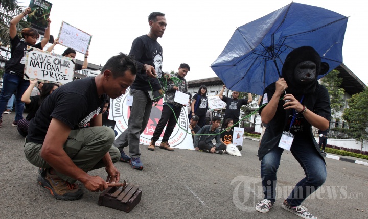 Aksi Indonesia Bebas Topeng Monyet