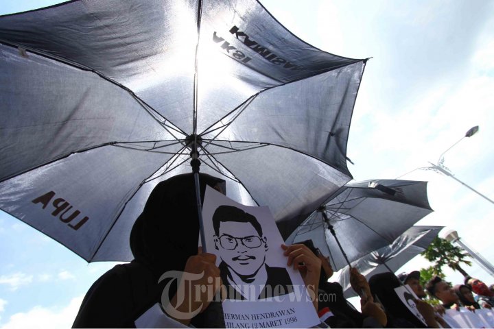 Aksi Kamisan Peringati Kematian Munir