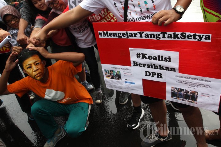 Aksi Kritisi Setya Novanto Di CFD