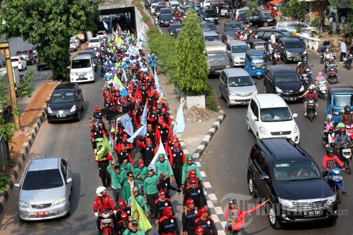 Buruh Longmarch Tolak Sistem Pengupahan