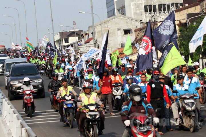 Aksi Longmarch Buruh Tolak PP Nomor 78