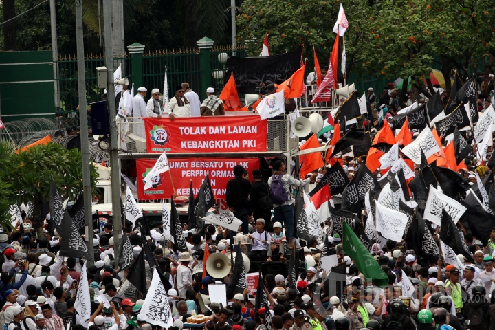 Aksi Massa 299 Di Depan Gedung DPR