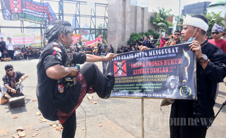 Aksi Masyarakat Sunda Mengecam Arteria Dahlan