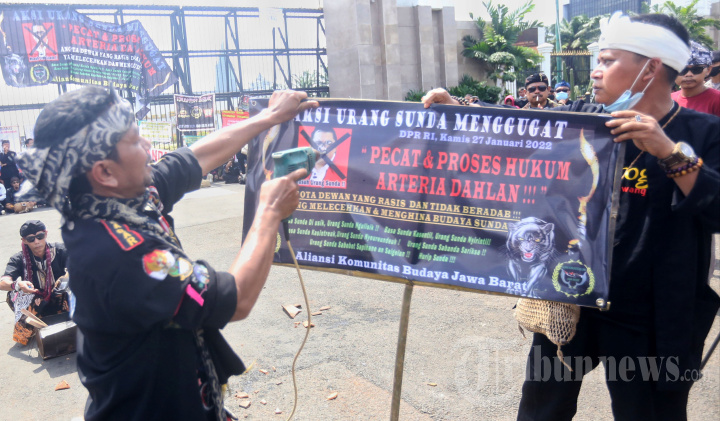 Aksi Masyarakat Sunda Mengecam Arteria Dahlan