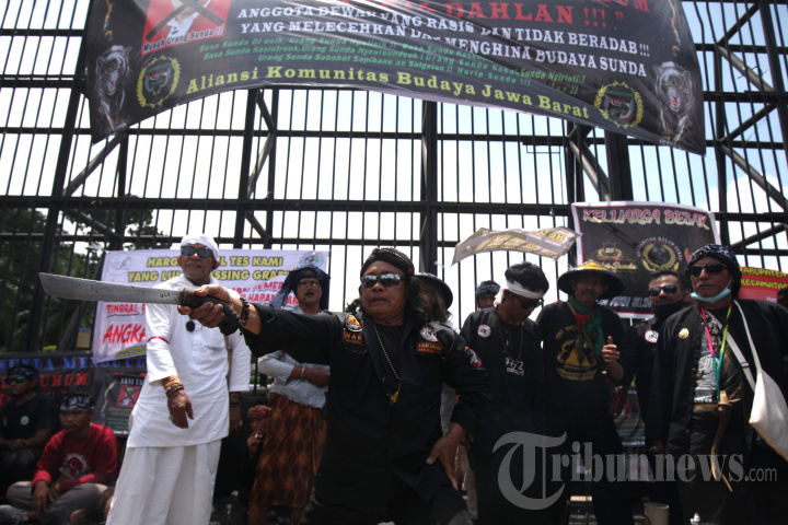 Aksi Masyarakat Sunda Mengecam Arteria Dahlan