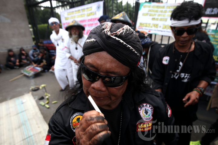 Aksi Masyarakat Sunda Mengecam Arteria Dahlan