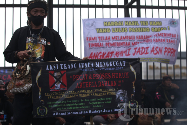 Aksi Masyarakat Sunda Mengecam Arteria Dahlan