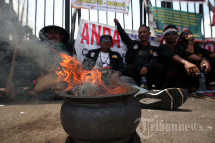 Aksi Masyarakat Sunda Mengecam Arteria Dahlan