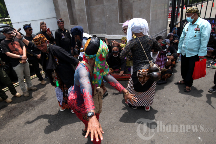 Aksi Masyarakat Sunda Mengecam Arteria Dahlan