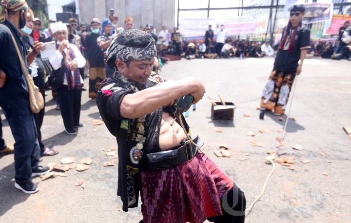 Aksi Masyarakat Sunda Mengecam Arteria Dahlan