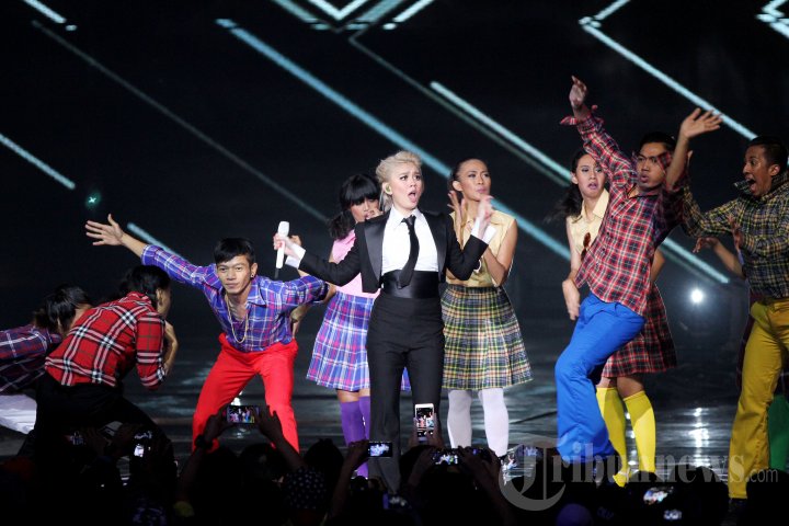 Aksi Panggung Agnez Mo di HUT SCTV
