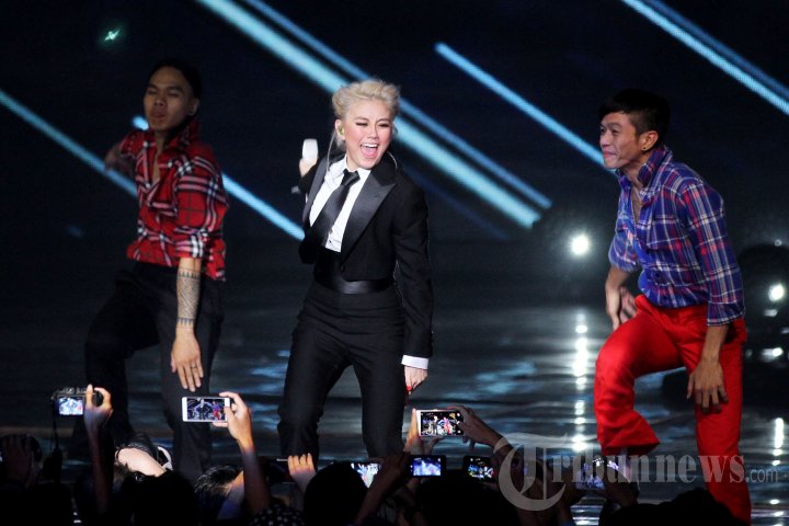 Aksi Panggung Agnez Mo di HUT SCTV