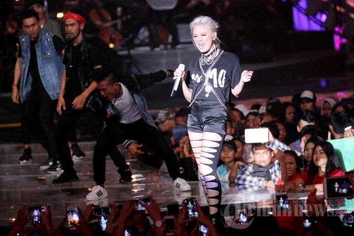 Aksi Panggung Agnez Mo di HUT SCTV