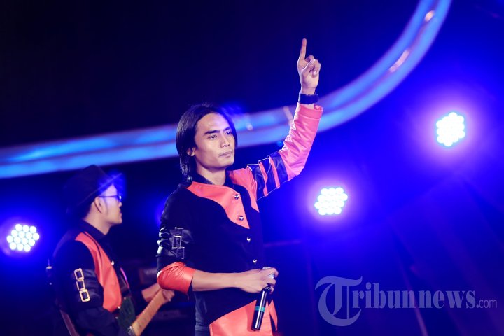 Aksi Panggung Setia Band Menyambut Tahun Baru 2016