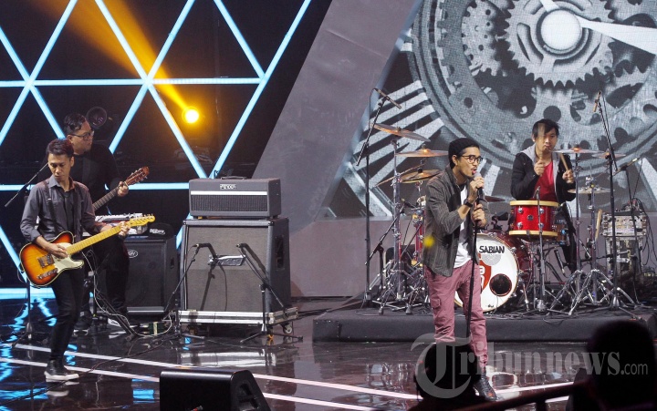 Aksi Panggung Sheila On 7 di HUT ANTV ke 24