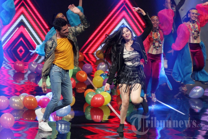 Aksi Panggung Vishal Singh dan Digangana Suryavanshi