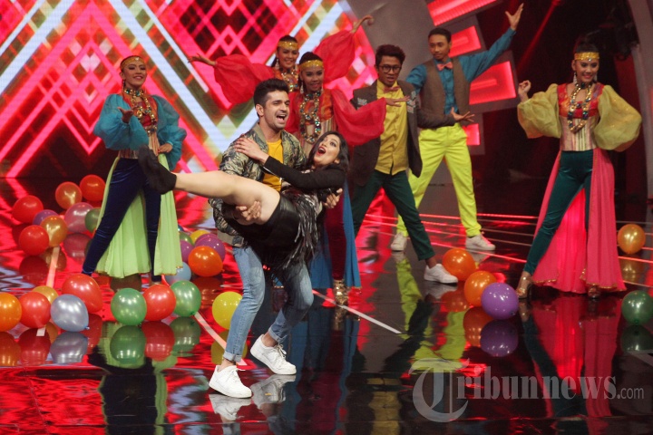Aksi Panggung Vishal Singh dan Digangana Suryavanshi