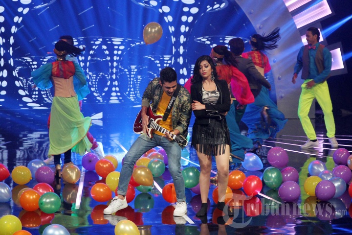 Aksi Panggung Vishal Singh dan Digangana Suryavanshi