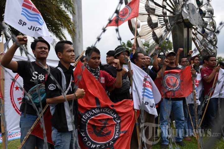 Aksi Pekerja Pelabuhan