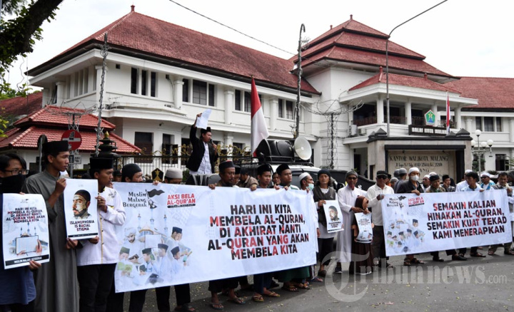 Aksi Pembakaran Foto Rasmus Paludan di Malang