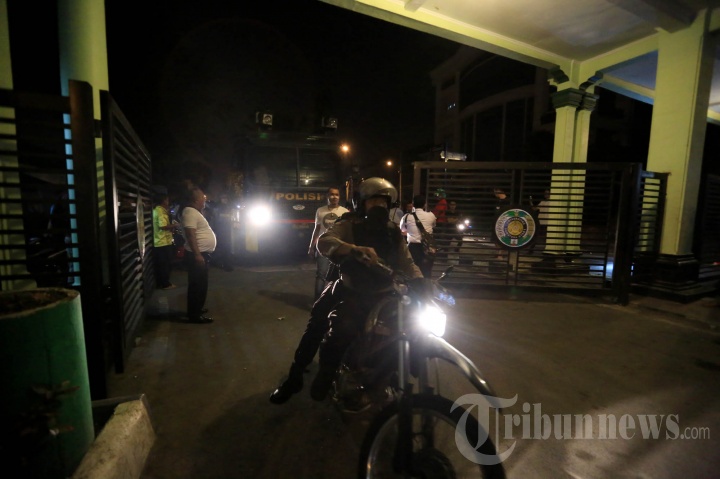 Aksi Peringatan Hardiknas di Medan Berakhir Rusuh