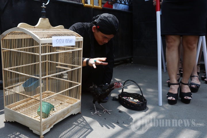 Aksi Ruwatan di Sidang Sisca Dewi