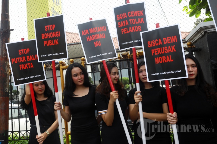 Aksi Ruwatan di Sidang Sisca Dewi