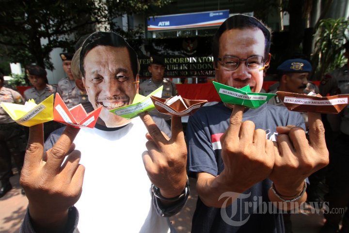 Aksi Selamatkan Teluk Jakarta Di Kemenko Maritim