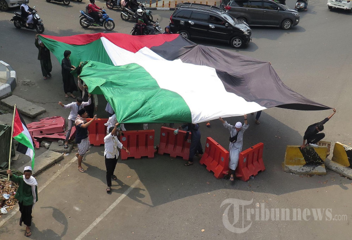 Aksi Solidaritas untuk Palestina di Masjid Agung Palembang