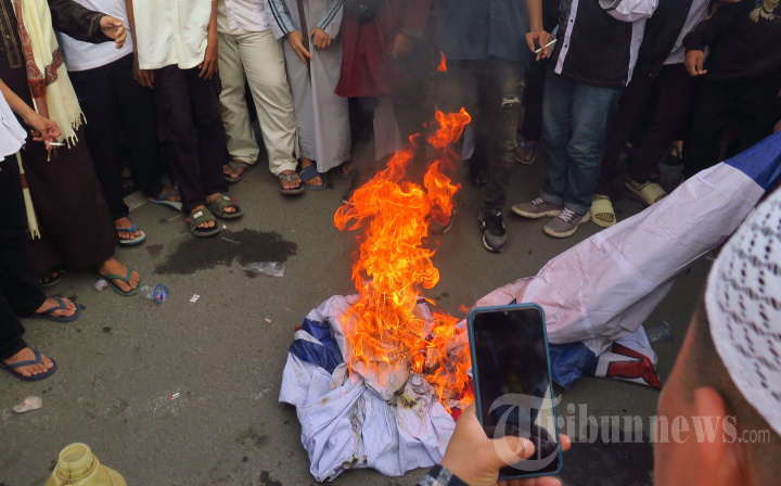 Aksi Solidaritas untuk Palestina di Masjid Agung Palembang