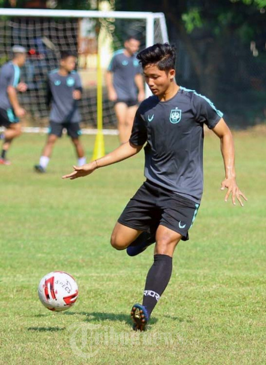 Aksi striker PSIS Semarang Riski Fajar Saputra