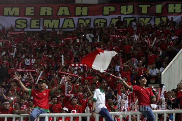 Aksi Suporter Dukung Timnas Indonesia