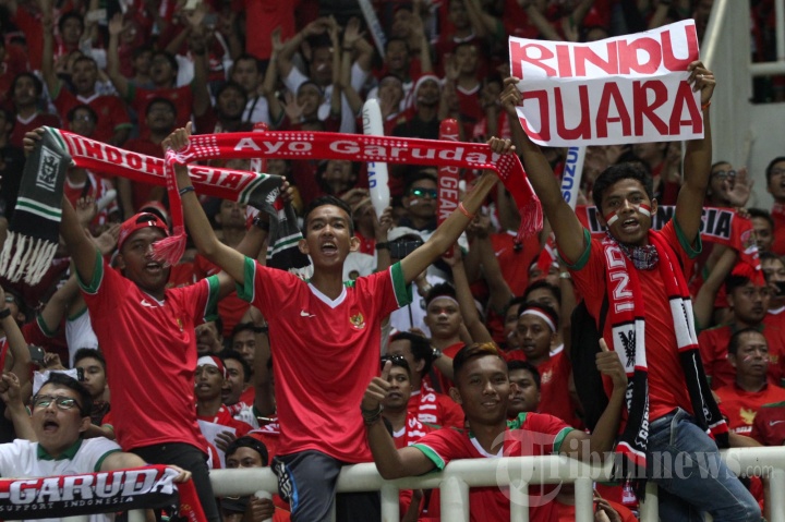 Aksi Suporter Dukung Timnas Indonesia