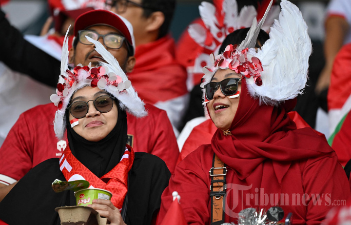 Aksi Suporter Timnas Indonesia di Piala Asia AFC Qatar 2023