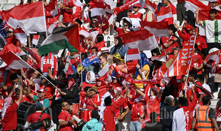 Aksi Suporter Timnas Indonesia di Piala Asia AFC Qatar 2023